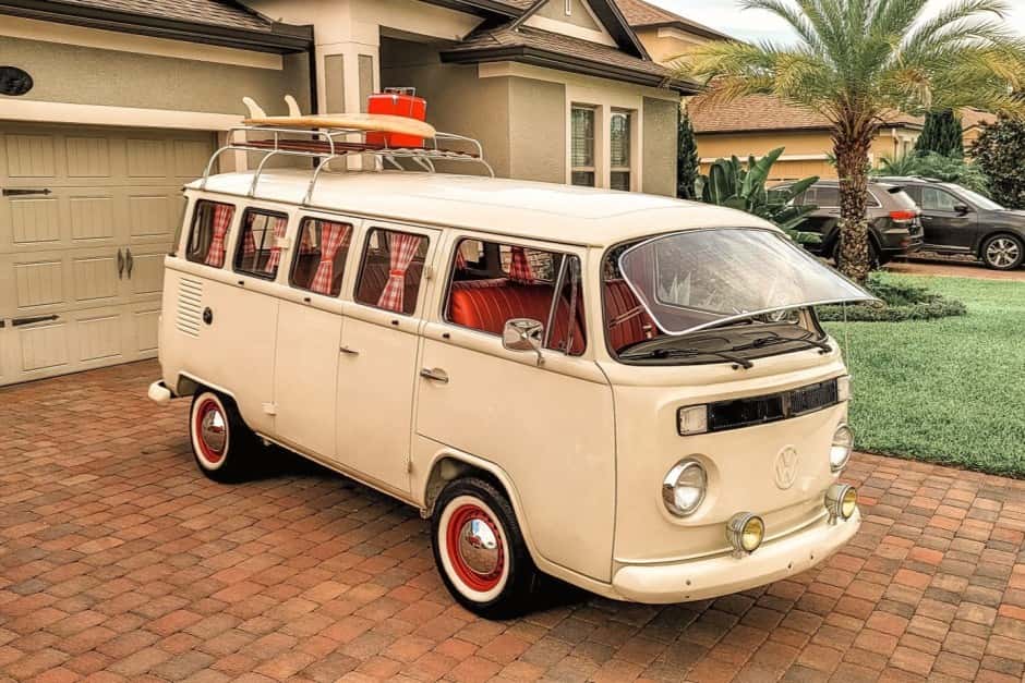 1992 Volkswagen Bay-Window Bus sold for $30,000