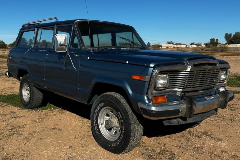 1982 Jeep SJ Wagoneer sold for $7,900
