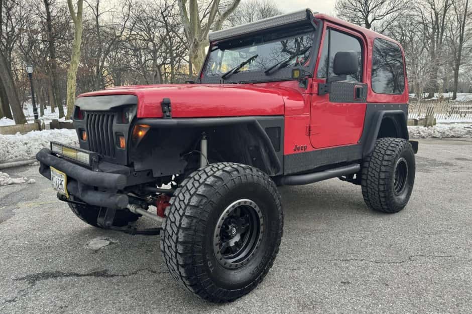 1992 Jeep Wrangler YJ (1987-1995) sold for $13,750