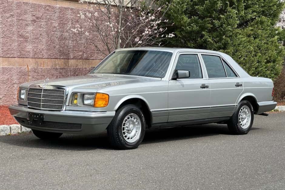 1983 Mercedes-Benz W126 S-Class sold for $29,000