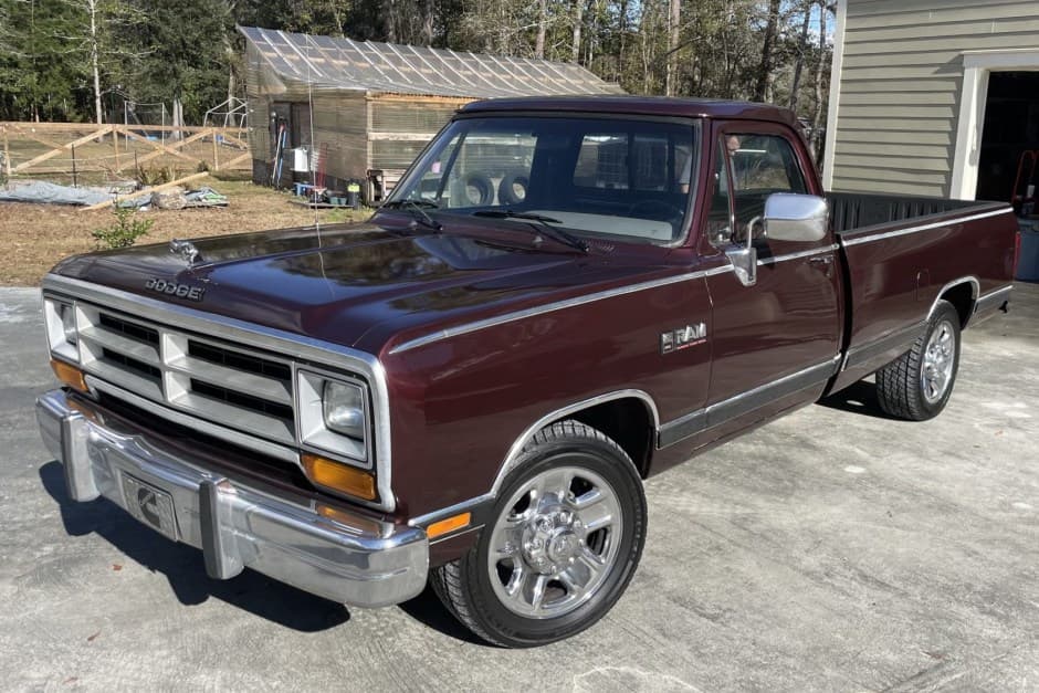 1989 Dodge Ram (1981-1993) sold for $11,300