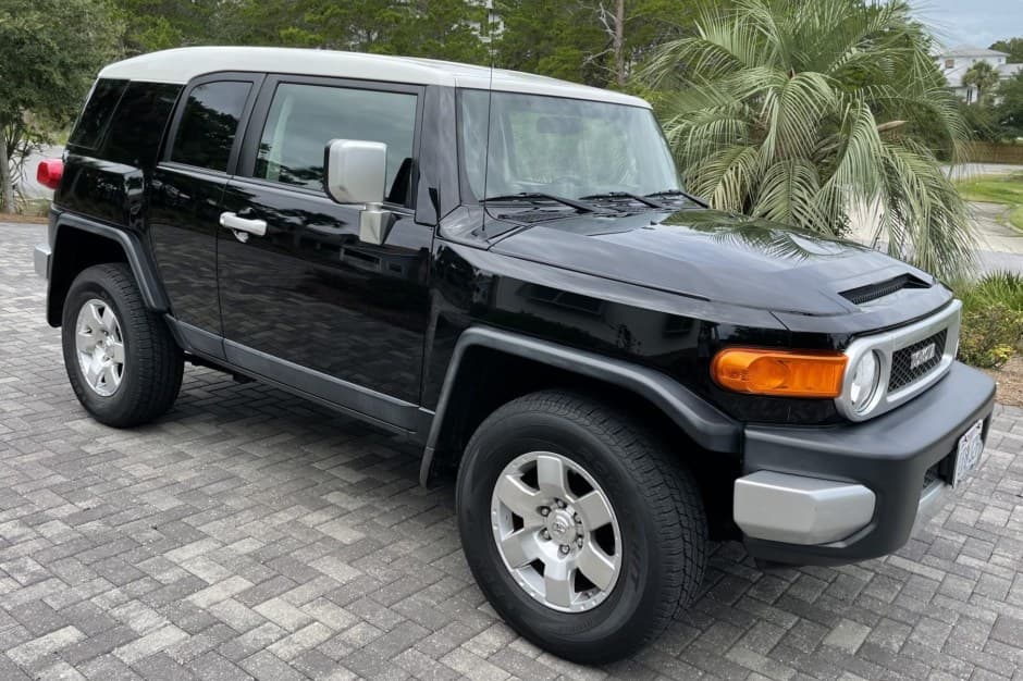 2009 Toyota FJ Cruiser sold for $27,127