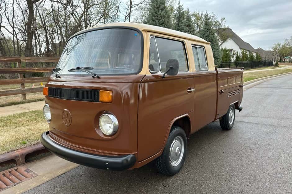 1983 Volkswagen Bay-Window Pickup sold for $15,000