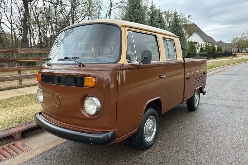 1983 Volkswagen Bay-Window Pickup sold for $15,000