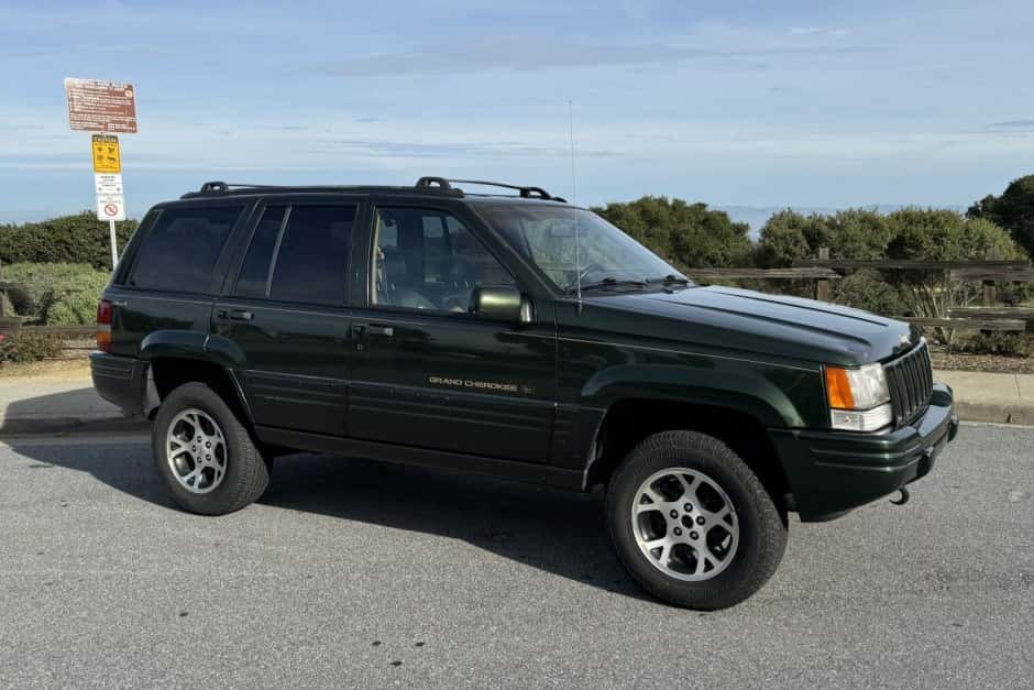 1996 Jeep ZJ Grand Cherokee sold for $4,600