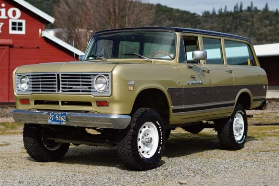 1972 International Harvester Travelall sold for $32,000
