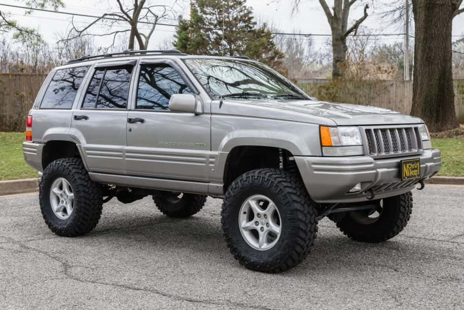 1998 Jeep ZJ Grand Cherokee sold for $12,250