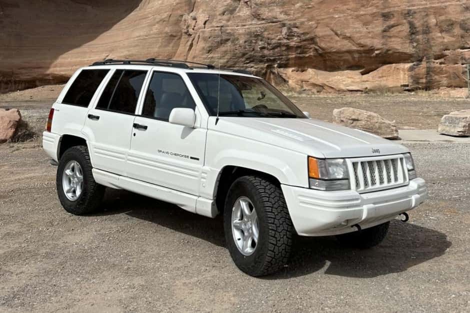 1998 Jeep ZJ Grand Cherokee sold for $15,750