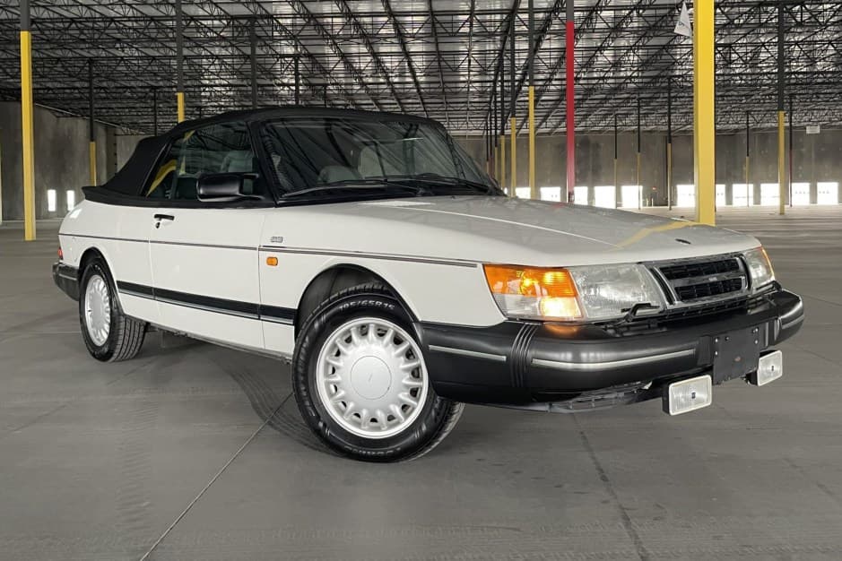 1992 Saab 900 sold for $23,250