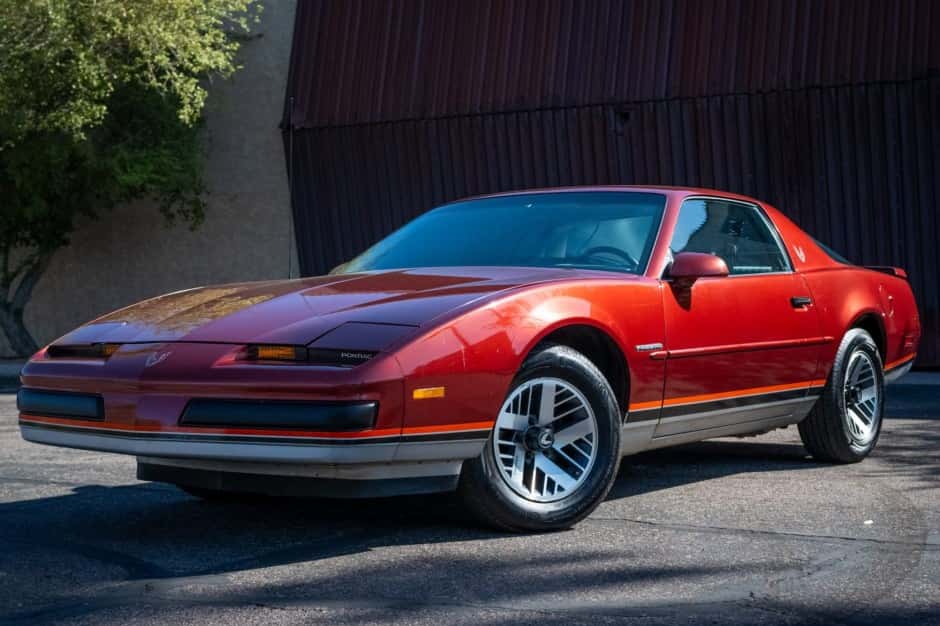 1988 Pontiac Firebird (1982-1992) sold for $11,600