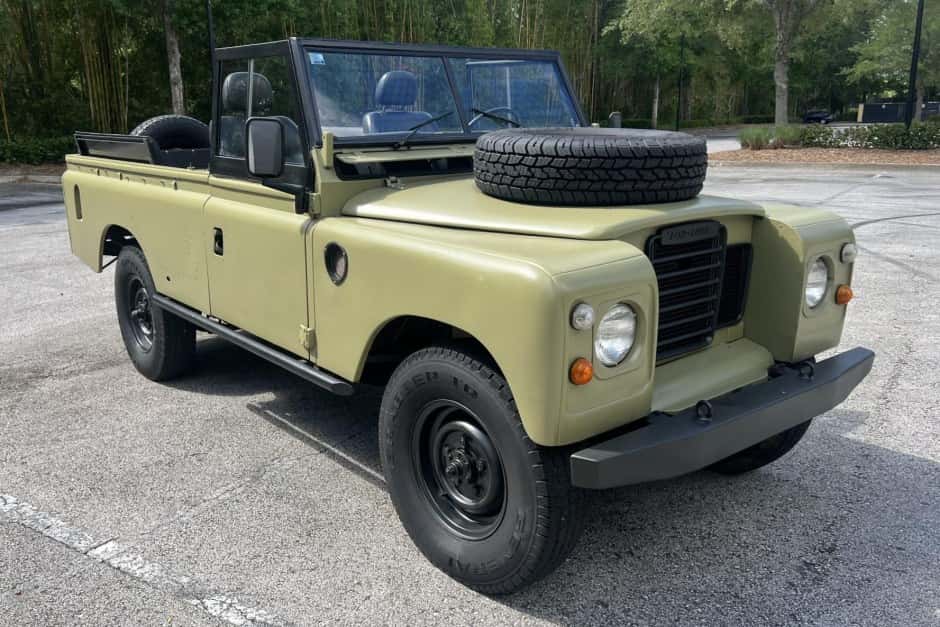 1980 Land Rover Series 109 sold for $13,500