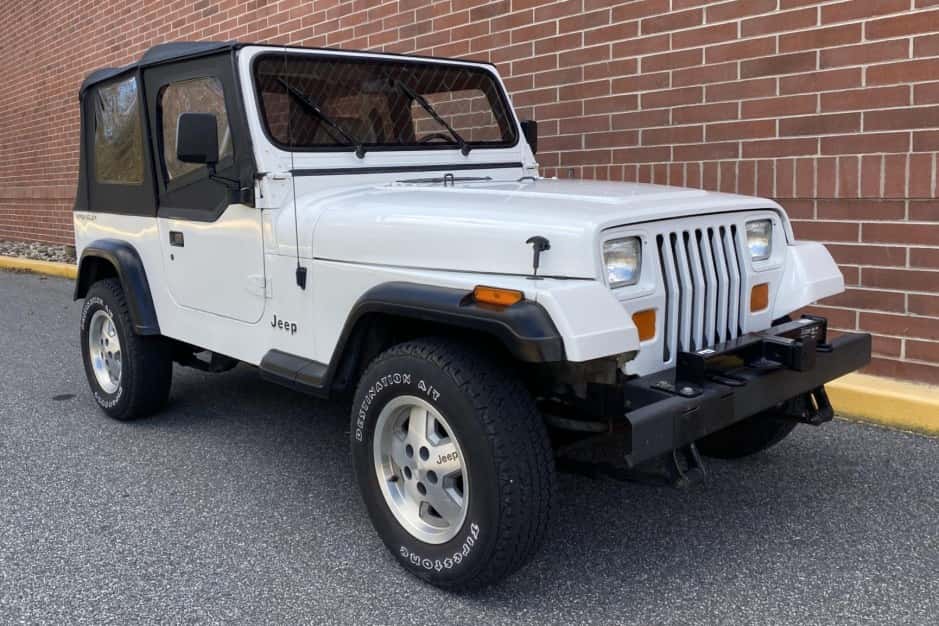 1992 Jeep Wrangler YJ (1987-1995) sold for $12,000