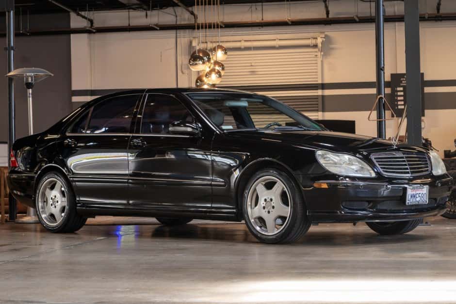 2000 Mercedes-Benz W220 S-Class sold for $11,250
