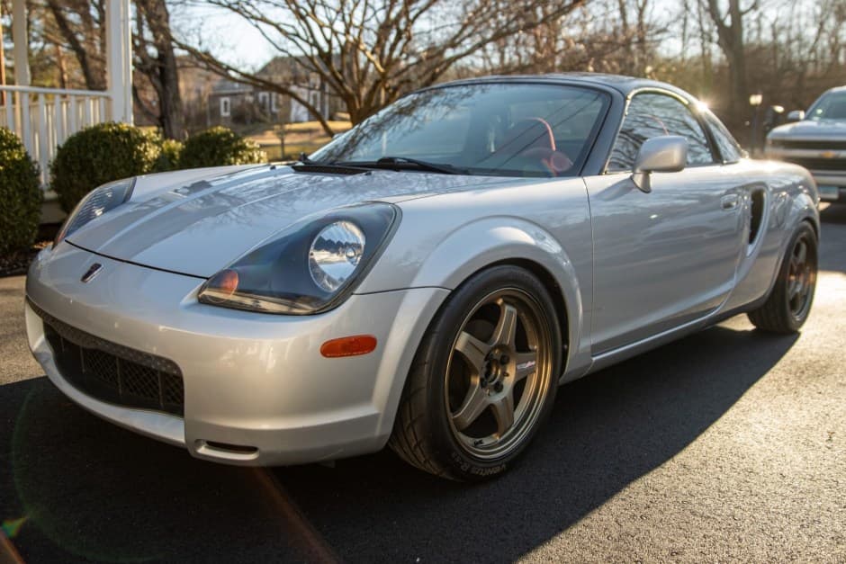 2000 Toyota W30 MR2 sold for $10,500