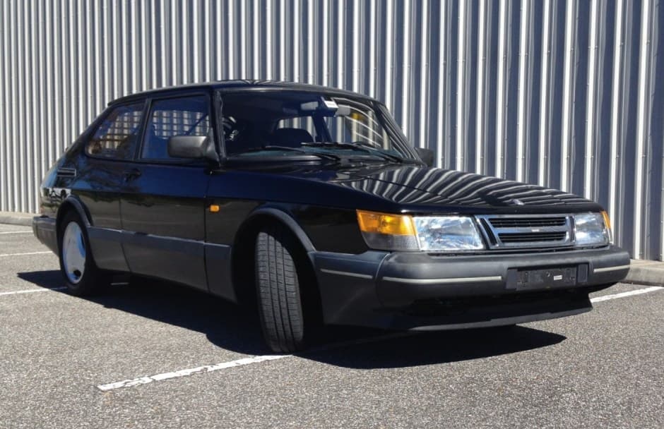 1990 Saab 900 sold for $10,500