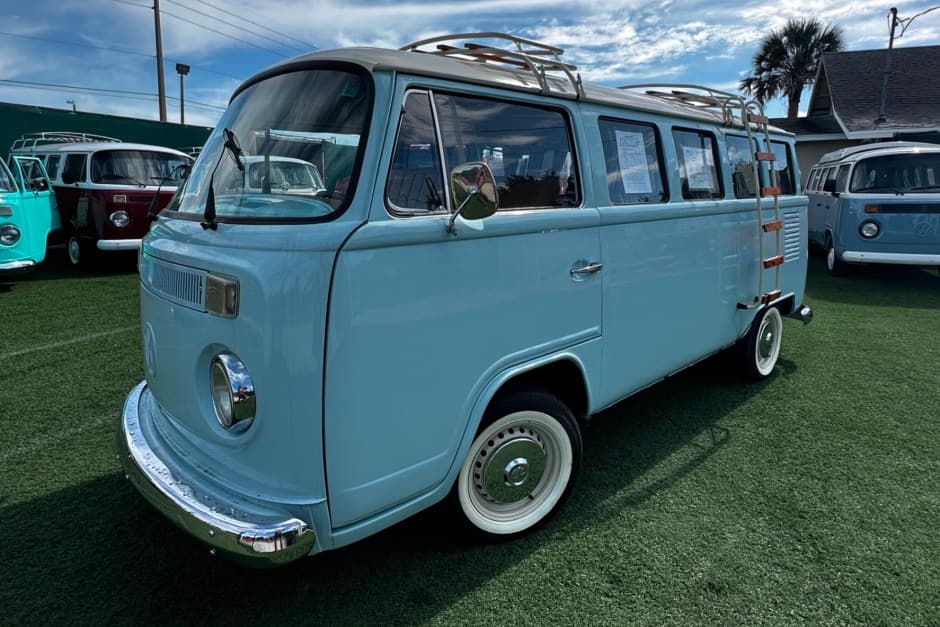 1995 Volkswagen Bay-Window Camper sold for $22,250