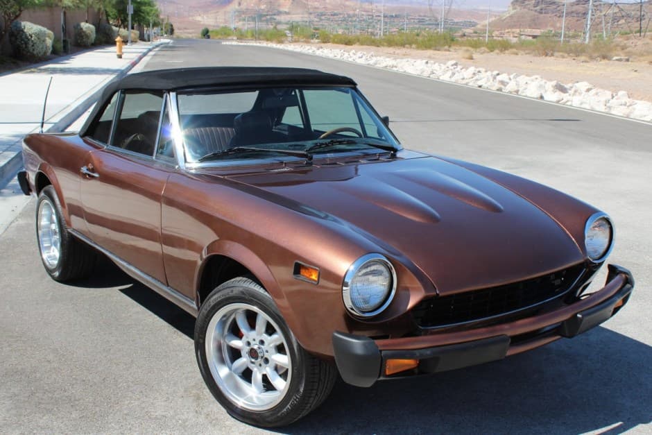 1977 Fiat 124 Spider (1966-1985) sold for $10,000