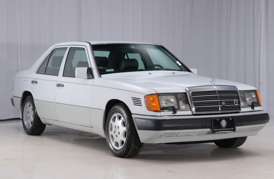 1991 Mercedes-Benz W124 E-Class sold for $4,050