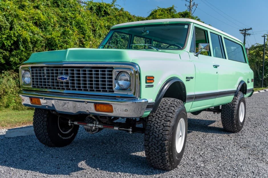 1971 Chevrolet Suburban (1967-1972) sold for $29,750