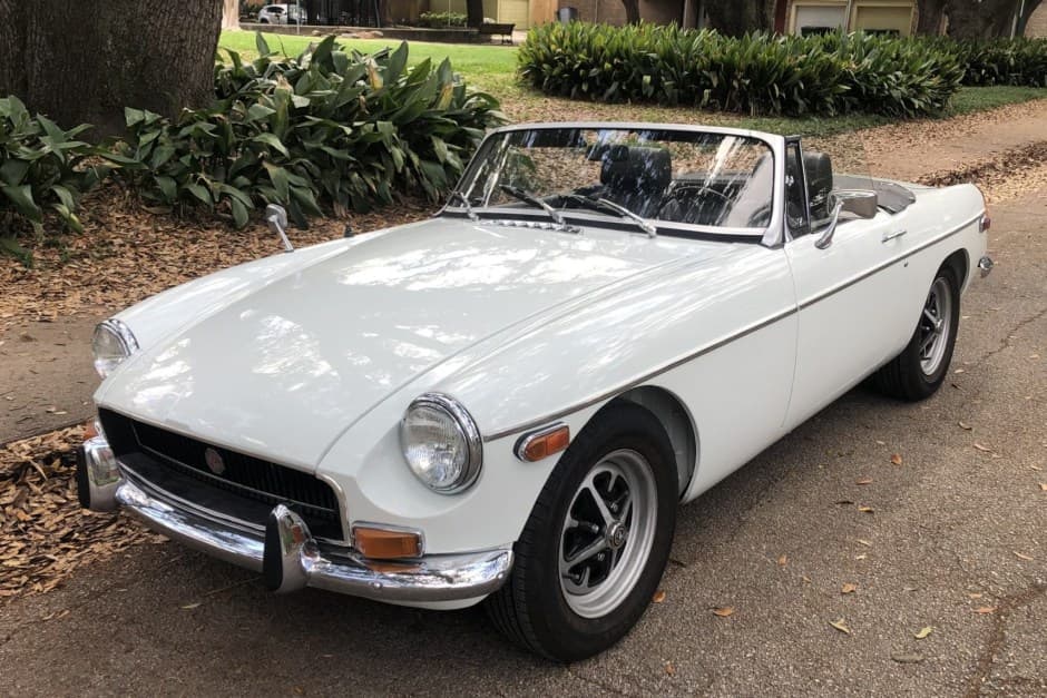 1971 MG MGB sold for $23,000