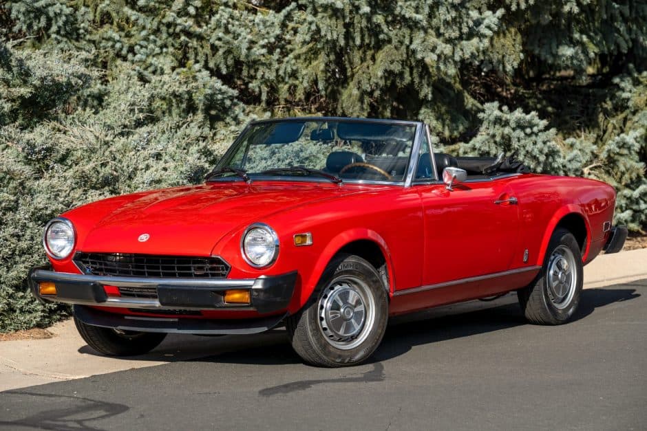 1977 Fiat 124 Spider (1966-1985) sold for $10,600