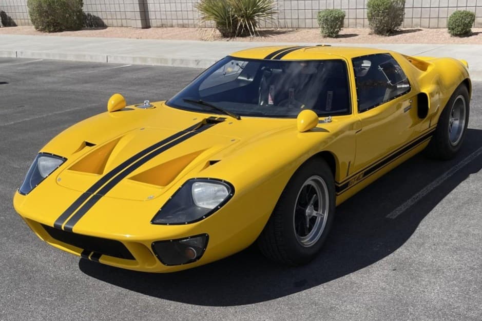 0 Ford GT40 Replica sold for $110,000