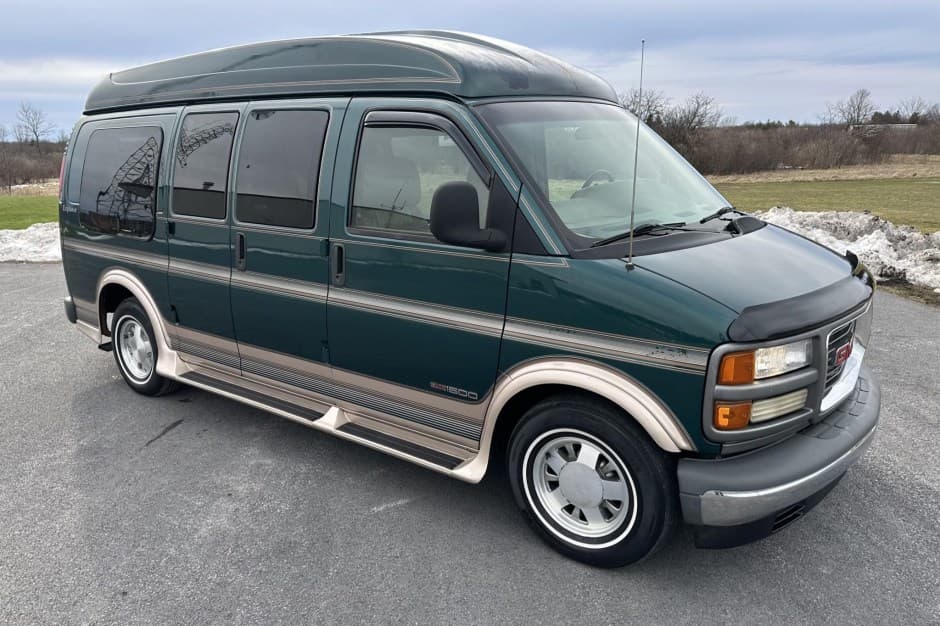 2000 GMC Van sold for $16,500