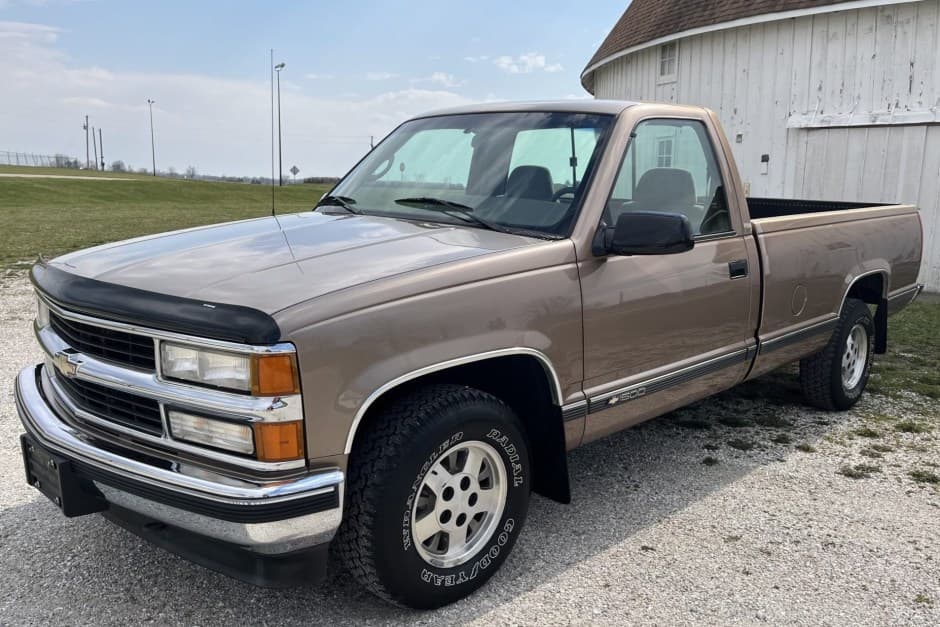 1995 Chevrolet C/K GMT400 (1988-2002) sold for $11,800