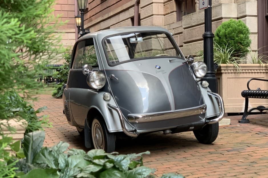 1960 BMW Isetta sold for $30,000