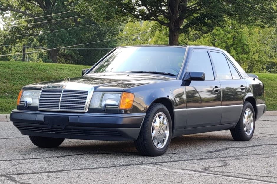 1992 Mercedes-Benz W124 E-Class sold for $7,200