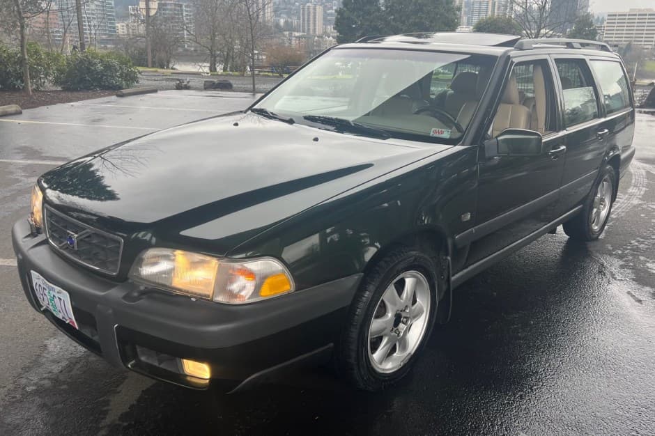 2000 Volvo XC70 sold for $9,900