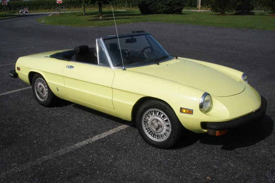 1977 Alfa Romeo 105/115 Spider Series 2 sold for $8,700