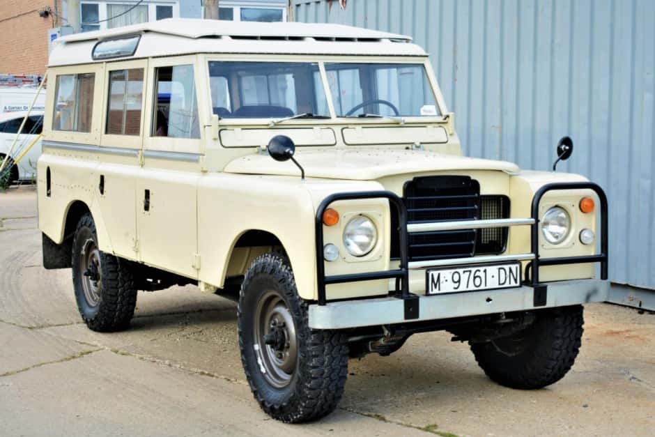 1980 Land Rover Series 109 sold for $16,609