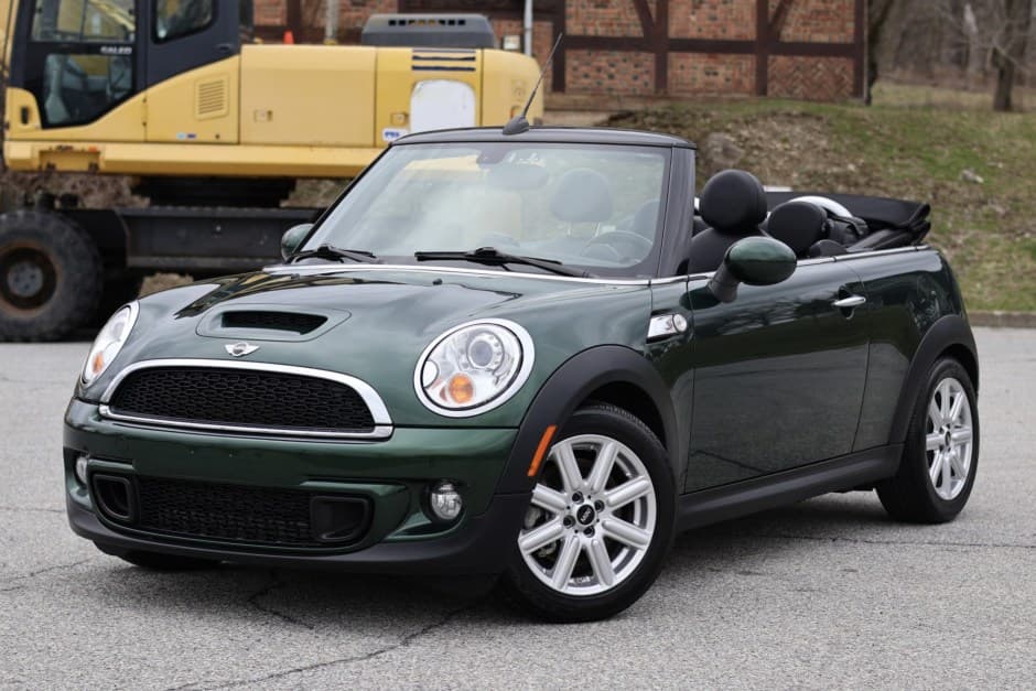 2011 Mini R57 Convertible sold for $13,300