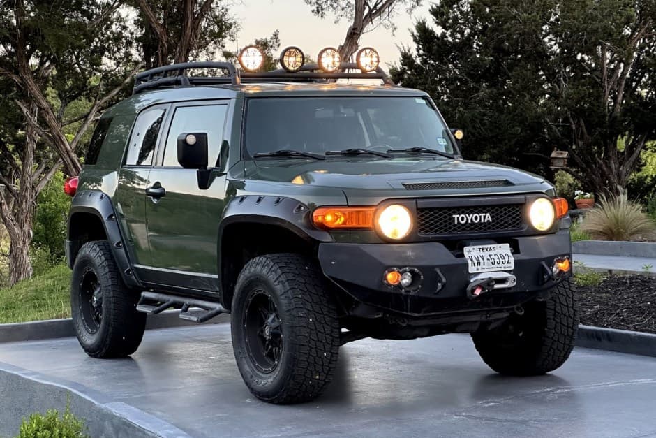 2011 Toyota FJ Cruiser sold for $22,250