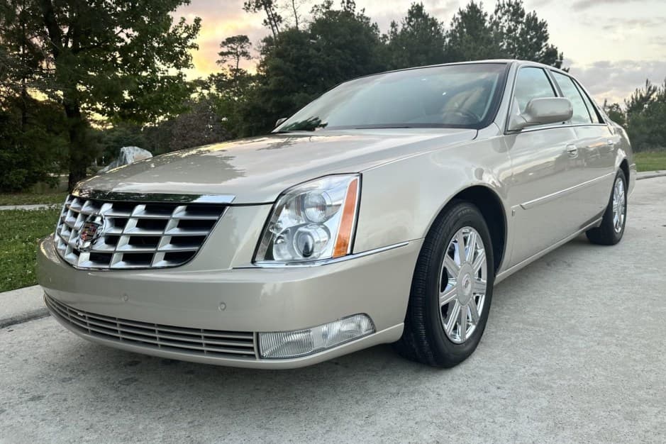 2008 Cadillac DTS sold for $15,500