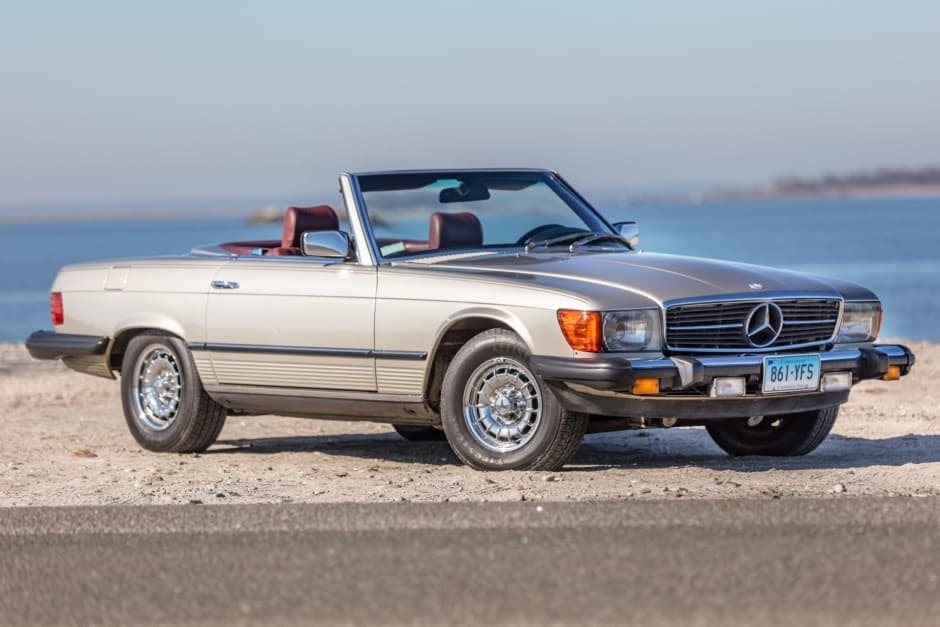 1985 Mercedes-Benz R107 SL sold for $12,100