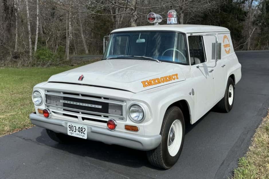 1967 International Harvester Travelall sold for $12,500