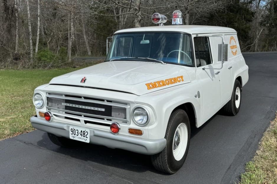 1967 International Harvester Travelall sold for $12,500