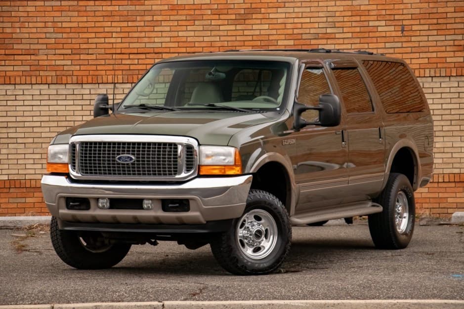 2001 Ford Excursion sold for $38,000