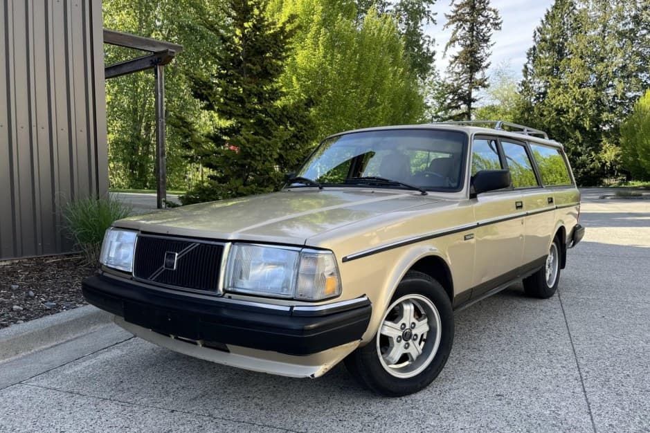 1990 Volvo 240 sold for $7,200