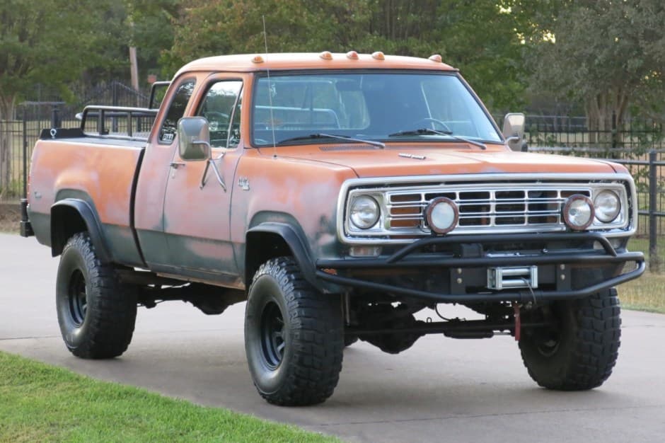 1976 Dodge Power Wagon sold for $9,200