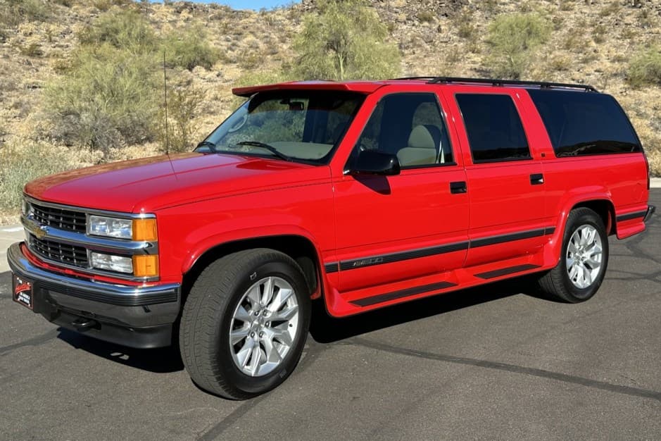 1996 Chevrolet Suburban (GMT400 1992-1999) sold for $18,500