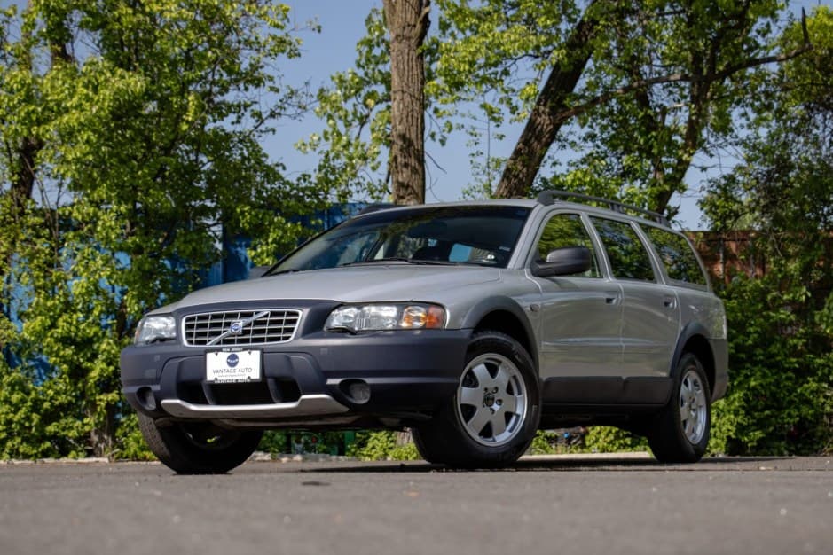 2004 Volvo XC70 sold for $9,300