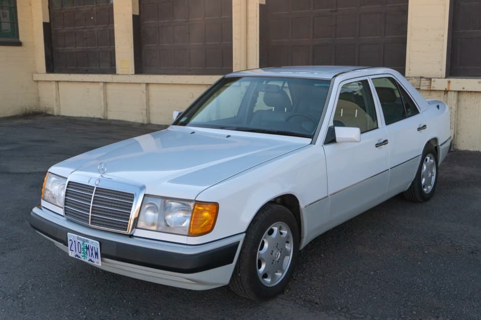 1992 Mercedes-Benz W124 E-Class sold for $9,250