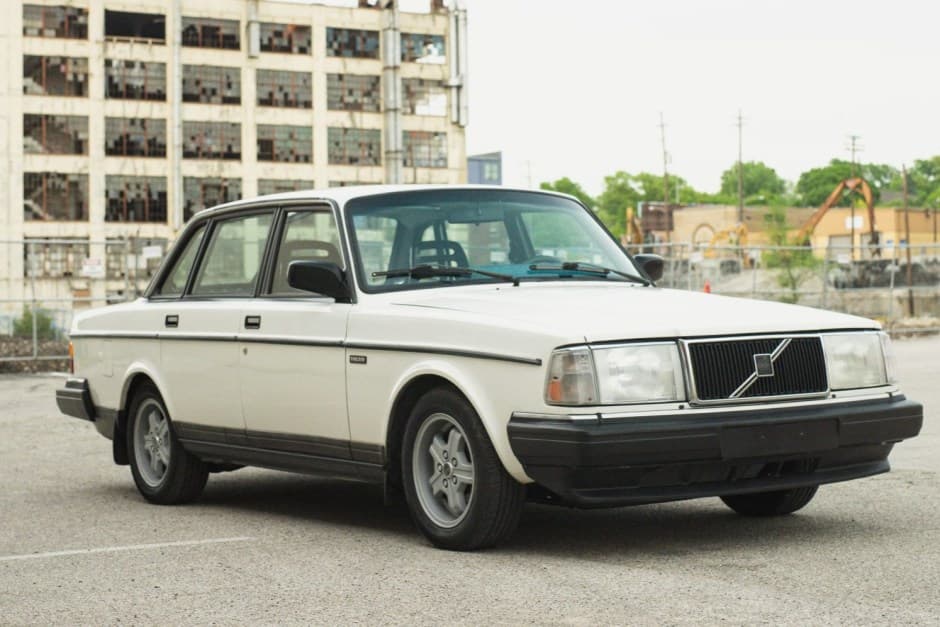 1990 Volvo 240 sold for $6,600