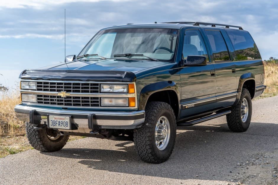 1992 Chevrolet Suburban (GMT400 1992-1999) sold for $22,000