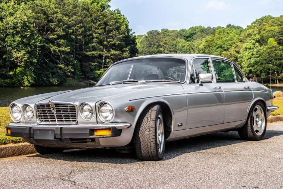 1976 Jaguar XJ Series 2 (1974-1979) sold for $13,750