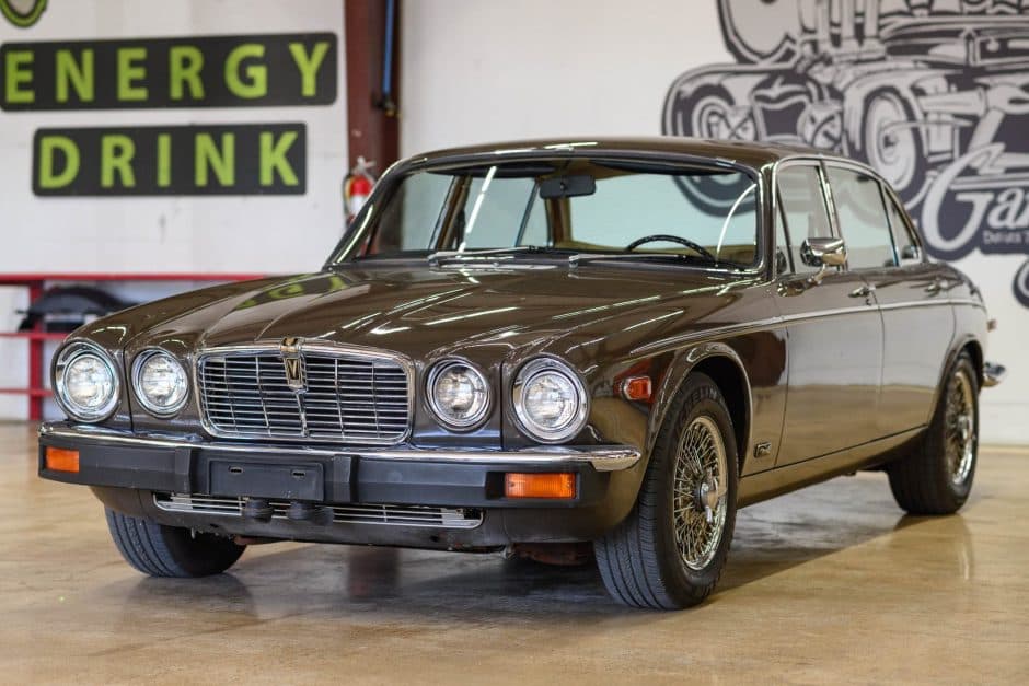 1976 Jaguar XJ Series 2 (1974-1979) sold for $10,750
