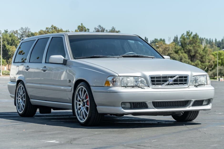 2000 Volvo V70R sold for $9,050